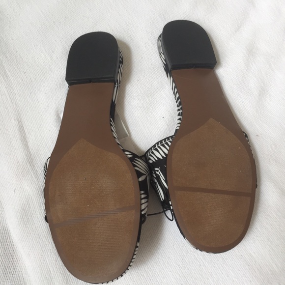 WHO WHAT WEAR Black White Floral Slide Sandal size 8 - Picture 8 of 8